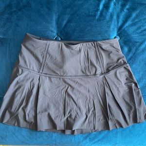 Lululemon Tennis Skirt, black, size 6, full spandex shorts with pockets